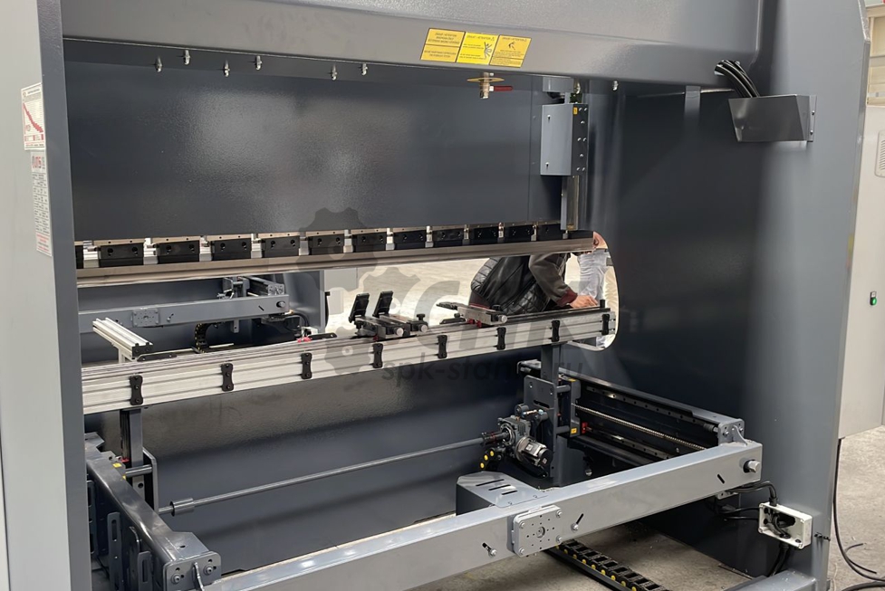 Листогибочный пресс UMS Basic-Bend 220-3600